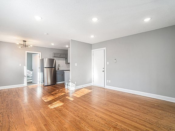 3rd image of 2729 Campbell St #108