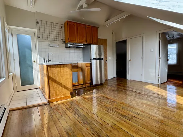 22 Armstrong Ave Fl 3, Providence, RI 02903