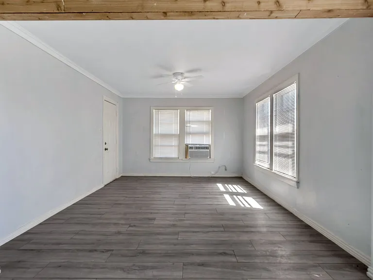 305 N Robinson St — Photo 33