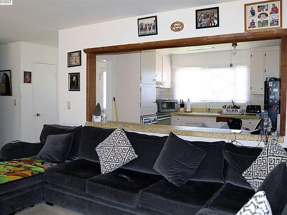 4th image of 8124 Holanda Ln