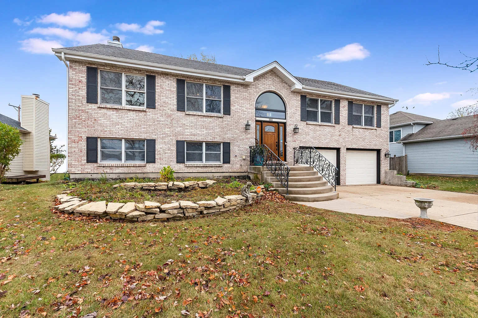 1616 Brighton Ln photo 1