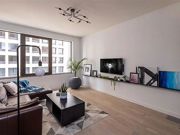 4th image of 1200 Main St APT 1607
