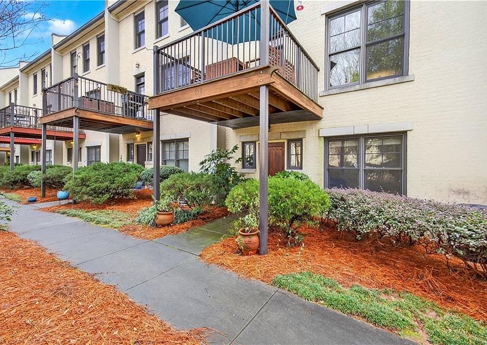 1st image of 108 Knob Hills Cir