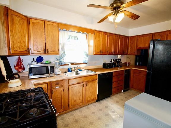 2nd image of 3040 Crane Pl