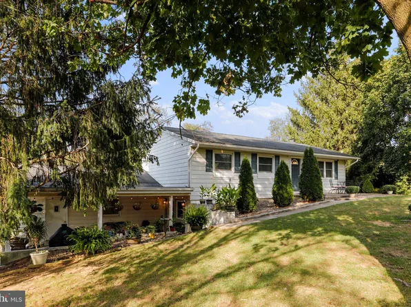 13568 Grant Shook Rd, Greencastle, PA 17225