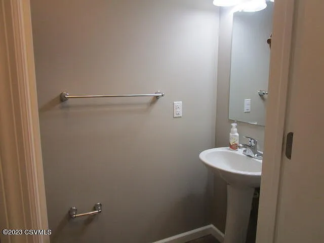 820 Baker St — Photo 15