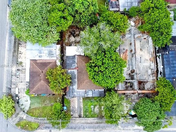 4th image of 1085 NW 25th St