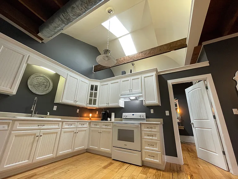 103 Court Sq #4 — Photo 9