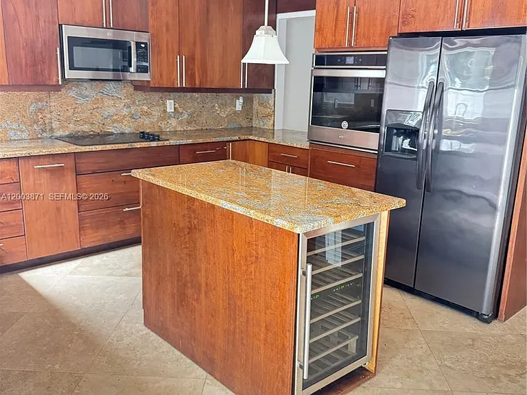 3920 Woodside Dr #2 — Photo 2
