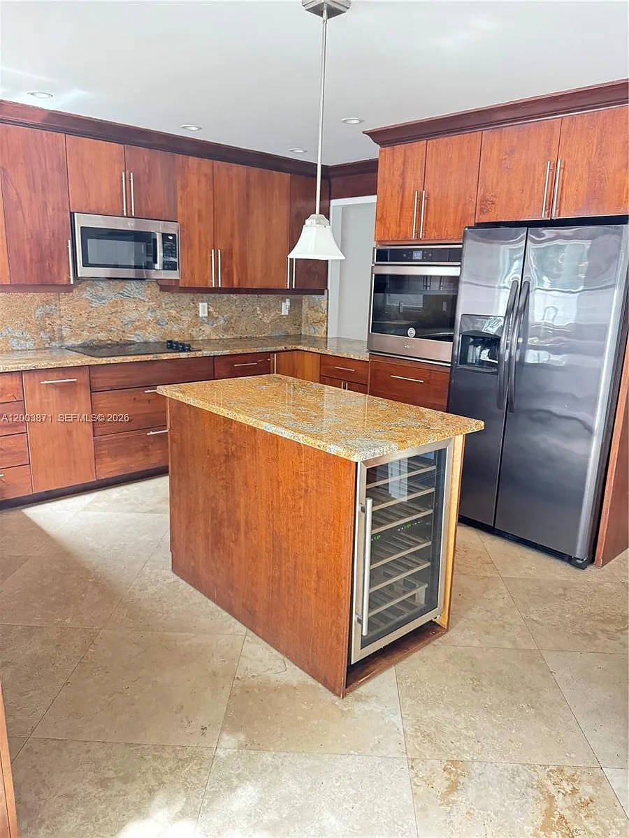 Building Photo - 3920 Woodside Dr #2