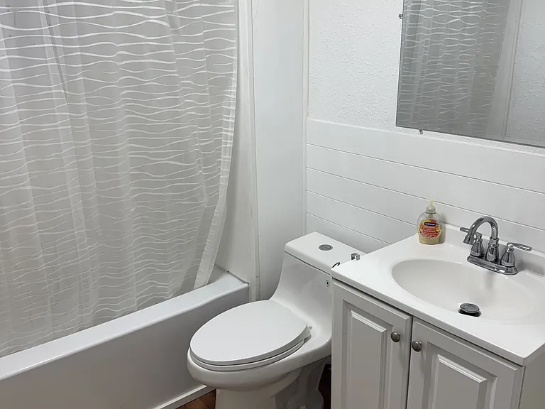 1015 Pine Ave #1 — Photo 13