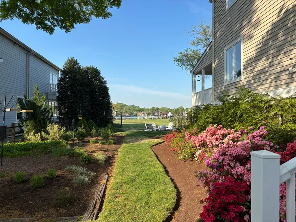 18 E Lake Dr #1, Annapolis, MD 21403