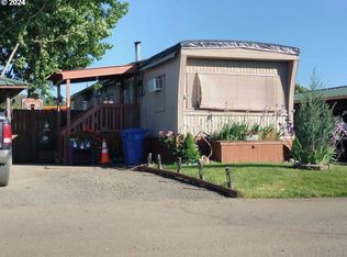 136 Berry Loop Ln, Roseburg, OR 97471