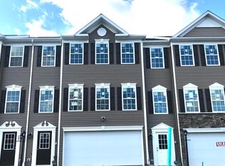 209 Lockheed Dr, Coraopolis, PA 15108