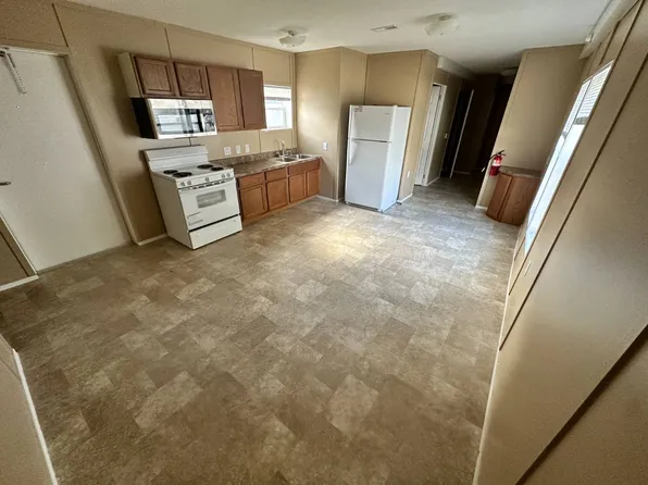 2500 Farm Bureau Rd #140, Manhattan, KS 66502