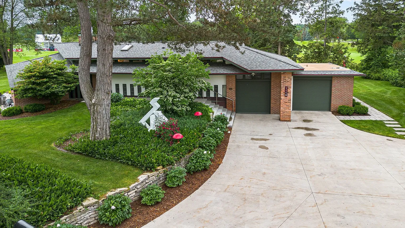 1115 W Sugnet Rd photo 1