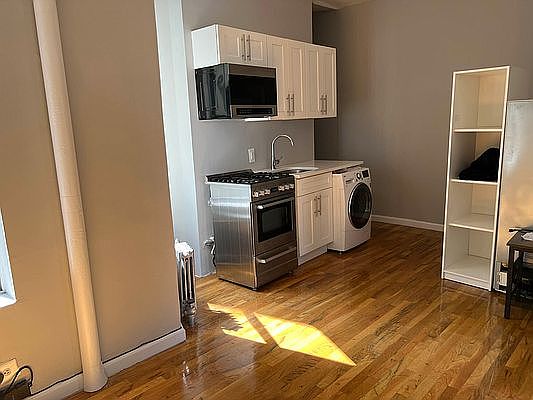 4th image of 112 E 103rd St APT 16