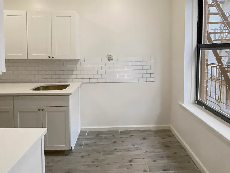 555 Fort Washington Ave #2EE — Photo 5