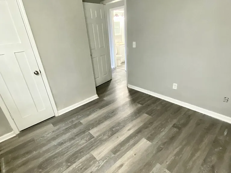 4225 NW 11th St #5 — Photo 6