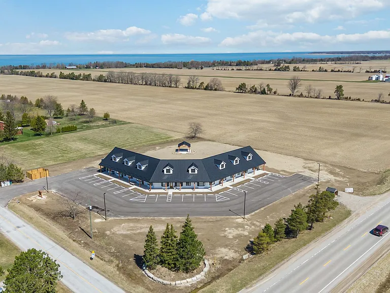 6320 Lakeshore Rd — Photo 26