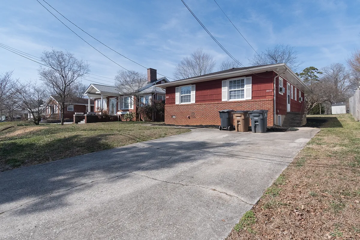 Building Photo - 2711 Avondale Ave