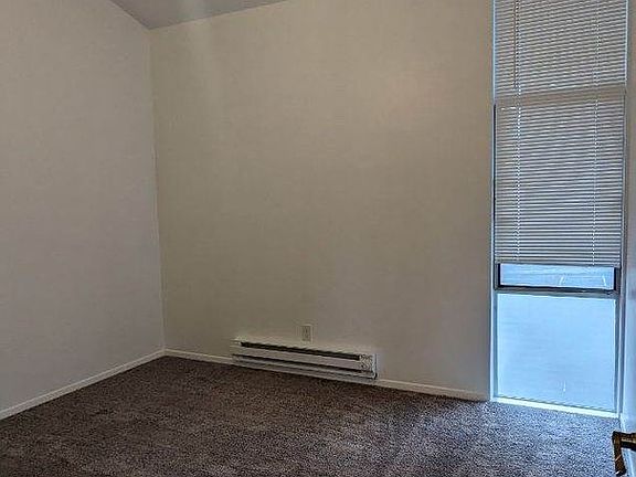 3rd image of 219 5th Ave NE #2B-1Ba-950Sqft