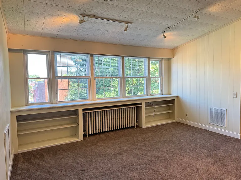 326 N Duke St — Photo 9
