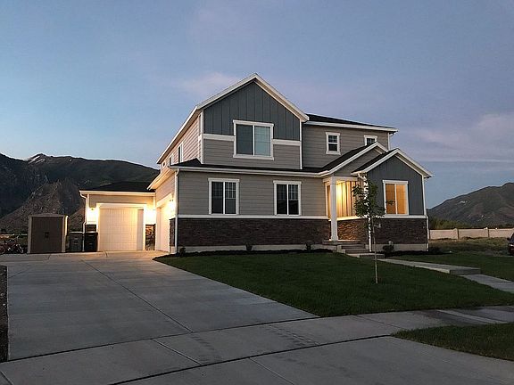 Spacious driveway 