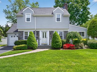 2062 E Webster Street, Merrick, NY 11566