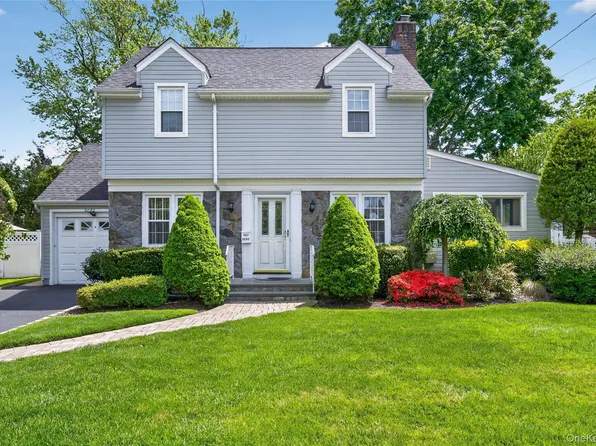 2062 E Webster Street, Merrick, NY 11566