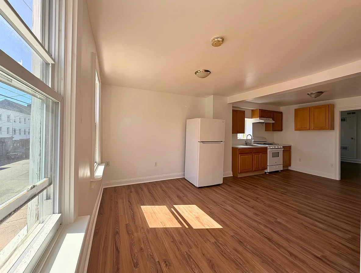 2 bed, 700 sqft, $1,850 — Photo 2