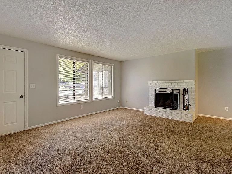 14306 NE 14th Cir — Photo 9