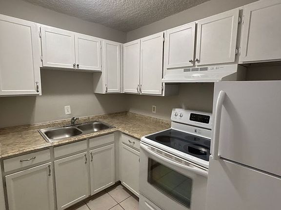 2nd image of 1802 E Lasalle St #11