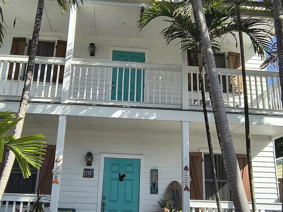 208 Olivia St