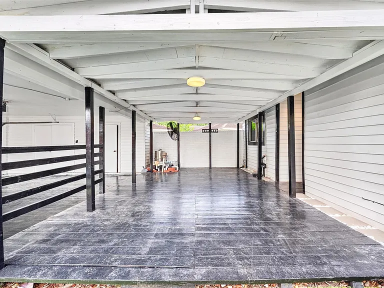 16134 Highlander Dr — Photo 37