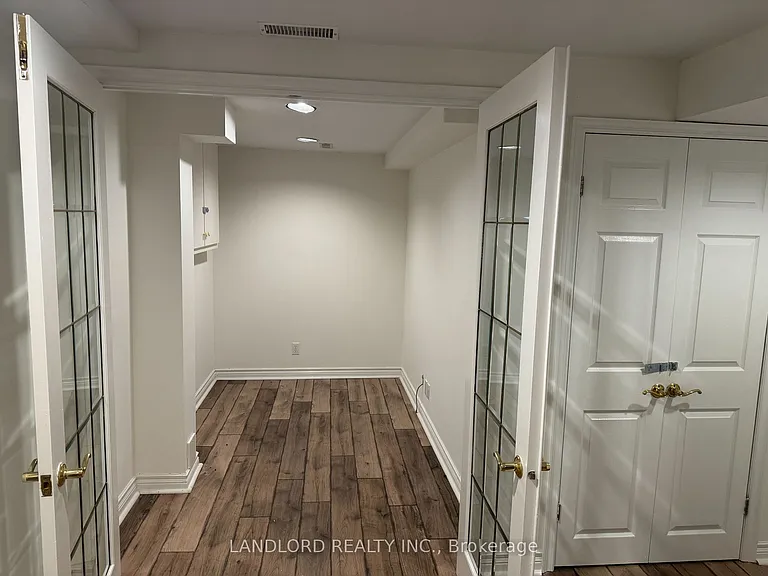 19 Vanessa Rd — Photo 30