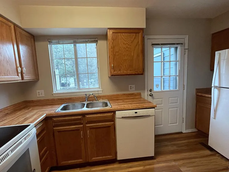 3426 Queen Anne Way — Photo 5