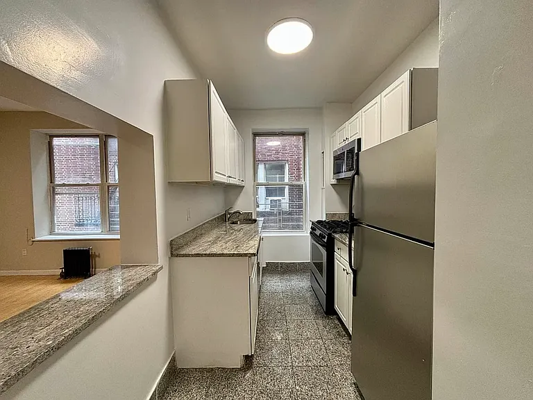 652 W 189th St #4G — Photo 3