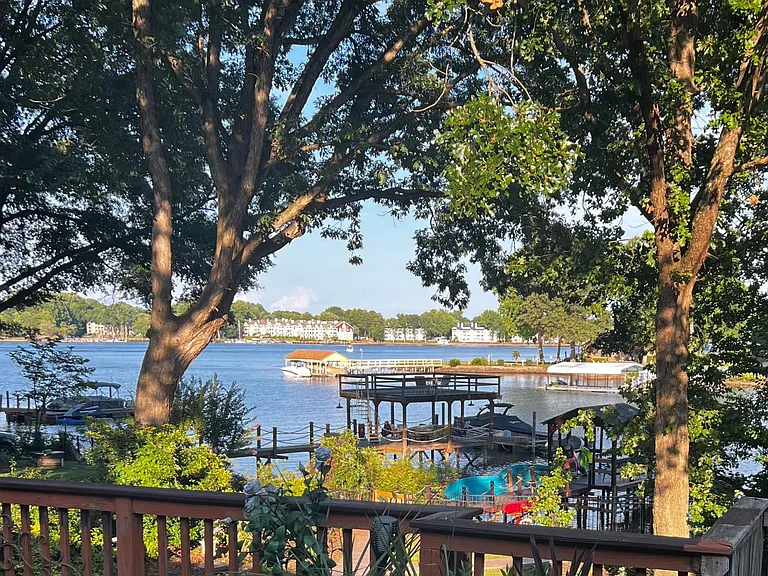 Norman Shores Dr — Photo 4