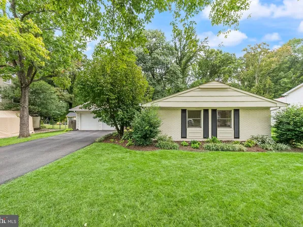 13127 Madonna Ln, Fairfax, VA 22033