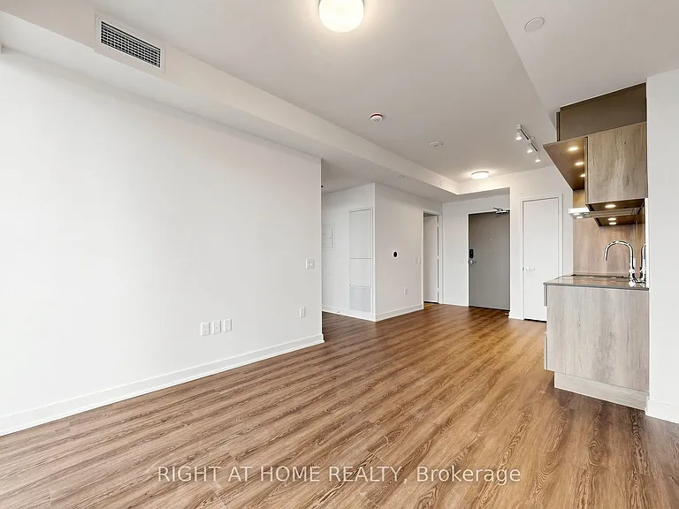 448 Burnhamthorpe Rd W #6210 — Photo 8