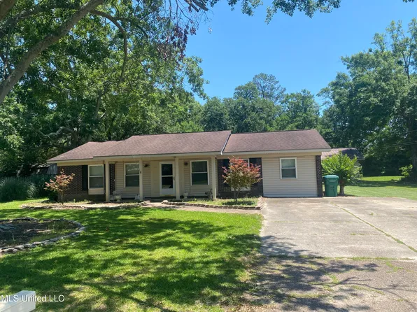 5506 Hilltop St, Pascagoula, MS 39567