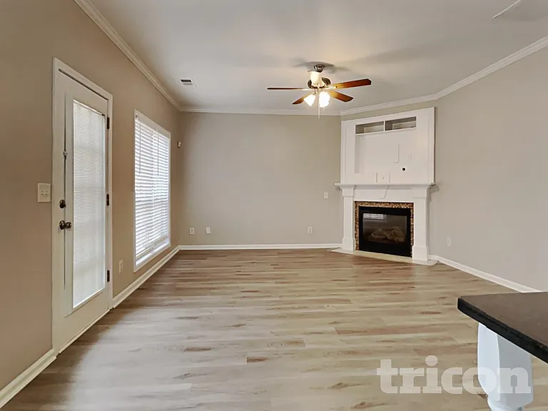 1219 Falls Creek Ct — Photo 2