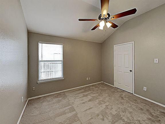 4th image of 617 Oak Hollow Trl