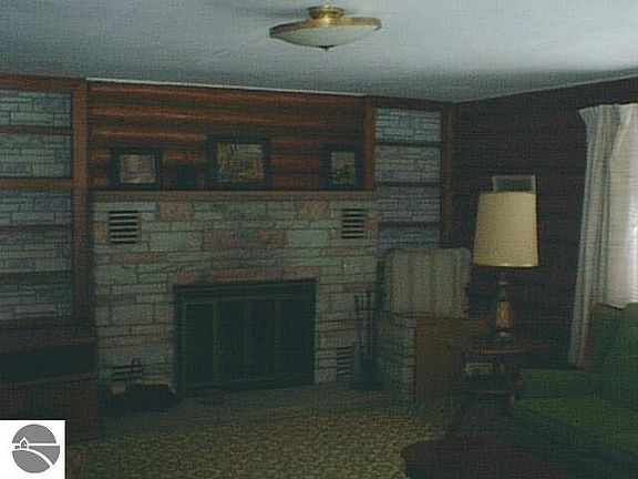 4th image of 2327 N Wildwood Dr