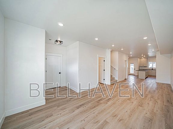 4th image of 1370 Fremont Ave