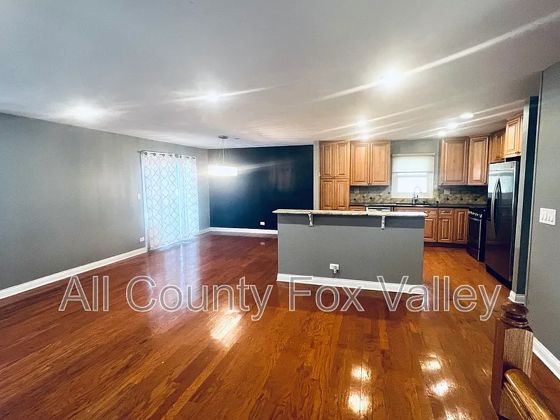 5 bed, 3.0 bath, $3,700 — Photo 3