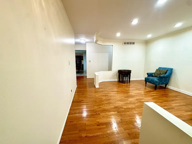 2868 Groves Dr — Photo 5