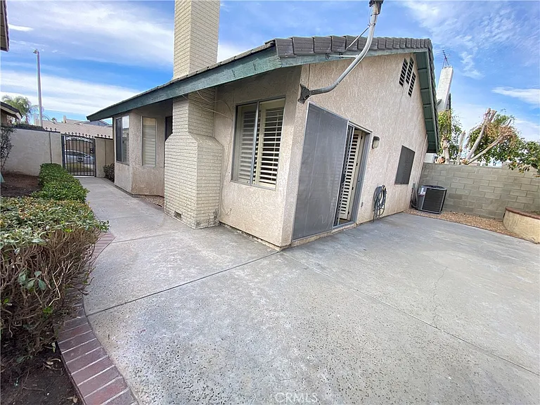 1084 Jacaranda Rd — Photo 19