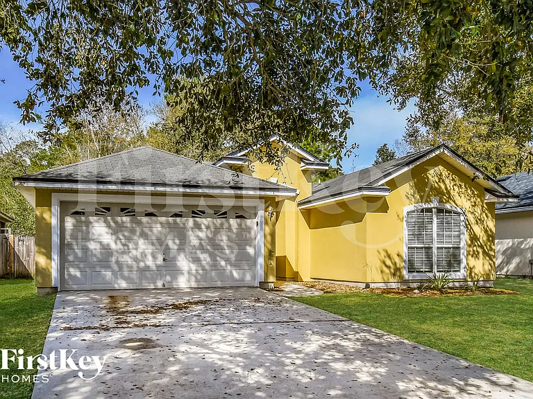729 Mackenzie Cir — Photo 2